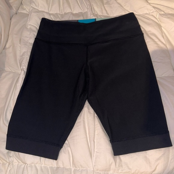 Lululemon Reversible Groove Short Long Size 6 - Picture 6 of 8